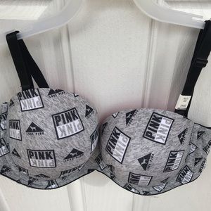 Pink Victoria’s Bar 👙